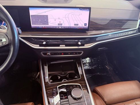 Used 2025 BMW X5 xDrive50e image 27