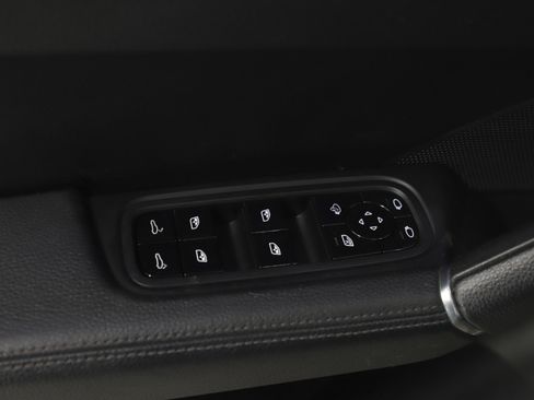 Used 2019 Porsche Cayenne Base image 23