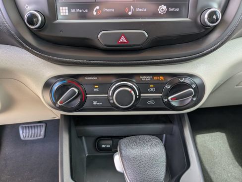 Certified 2025 Kia Soul LX w/ LX Technology Package FWD image 25