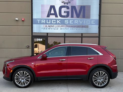 Used 2024 Cadillac XT4 Premium Luxury w/ Technology Package AWD/4WD image 5
