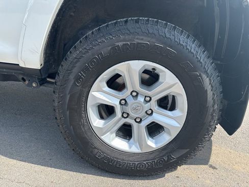 Used 2016 Toyota 4Runner SR5 Premium AWD/4WD image 27