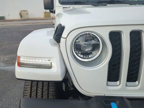 Used 2022 Jeep Wrangler Unlimited Sahara w/ Safety Group image 9