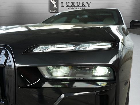 Used 2023 BMW 760i xDrive w/ Executive Package image 11