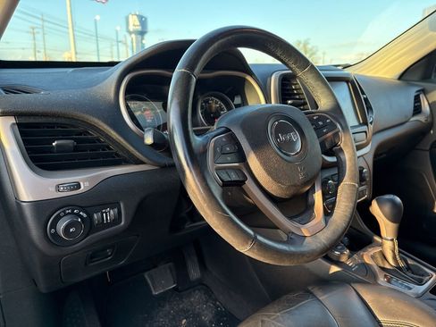 Used 2017 Jeep Cherokee Limited image 8