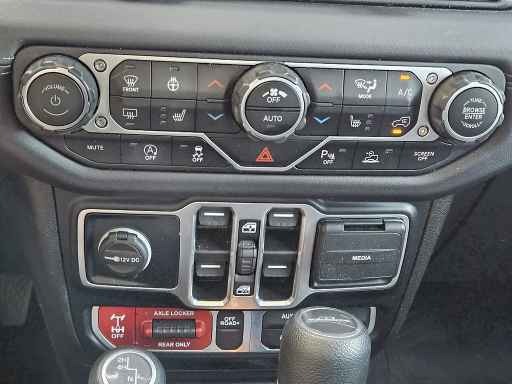 Used 2024 Jeep Gladiator Mojave w/ Safety Group AWD/4WD image 15