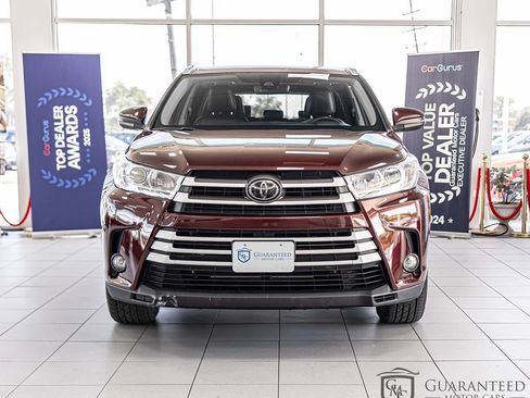 Used 2019 Toyota Highlander XLE AWD/4WD image 2
