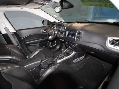 Used 2019 Jeep Compass Latitude FWD image 19