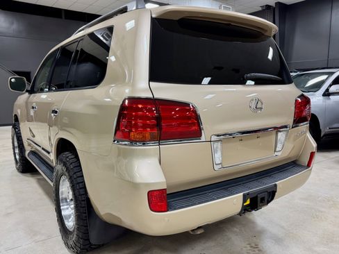 Used 2011 Lexus LX 570 4WD w/ Luxury Pkg w/Pre-crash image 12