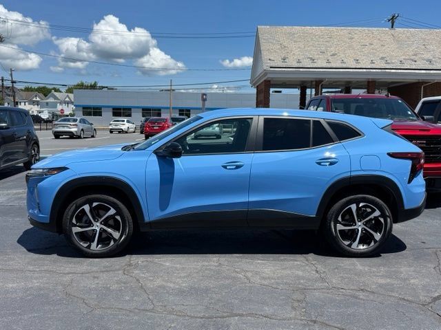 Used 2024 Chevrolet Trax RS w/ Driver Confidence Package FWD image 4