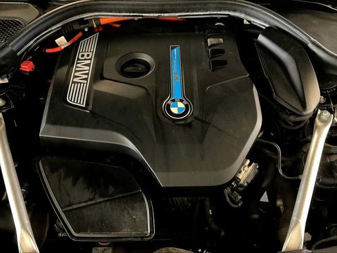 Used 2019 BMW 530e w/ M Sport Package RWD image 29