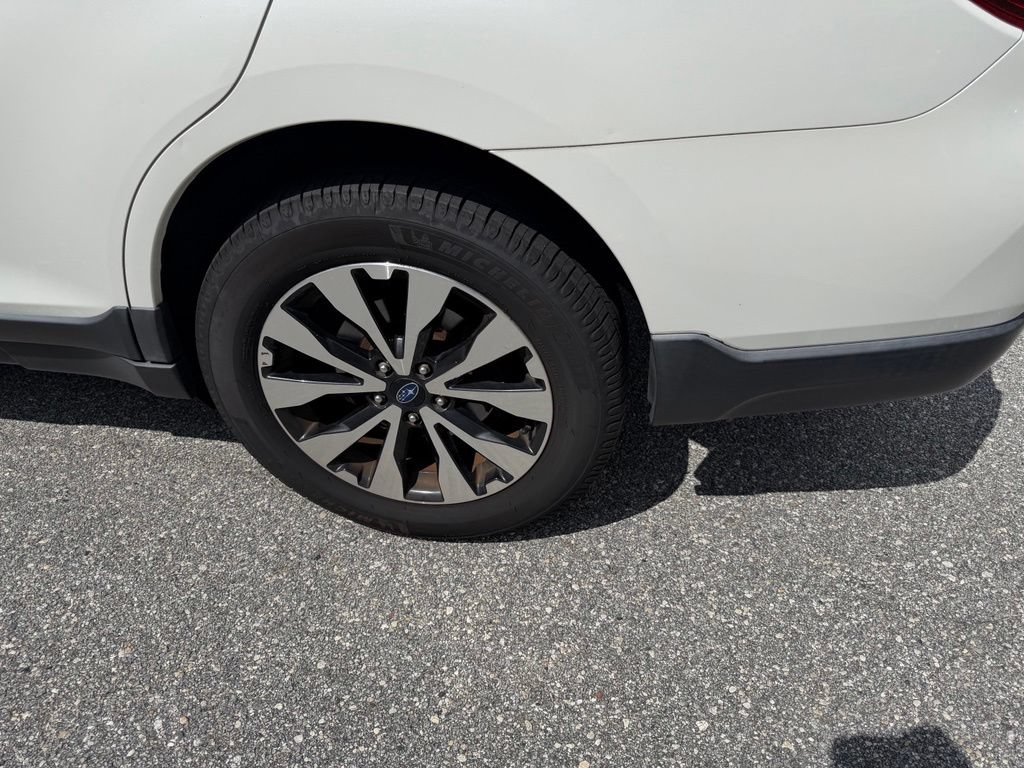 Used 2015 Subaru Outback 2.5i Limited AWD/4WD image 8