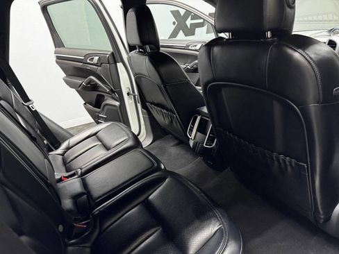 Used 2018 Porsche Cayenne image 50