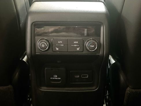 Used 2022 GMC Acadia Denali w/ Denali Ultimate Package AWD/4WD image 27