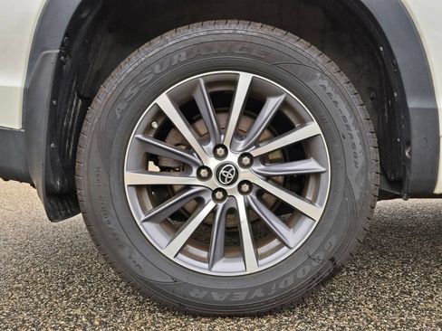 Used 2017 Toyota Highlander XLE AWD/4WD image 10