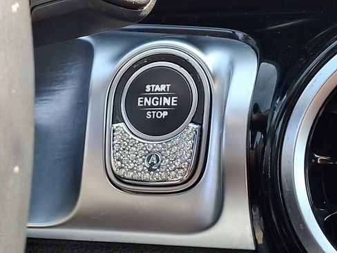 Used 2020 Mercedes-Benz GLB 250 4MATIC w/ Premium Package image 25