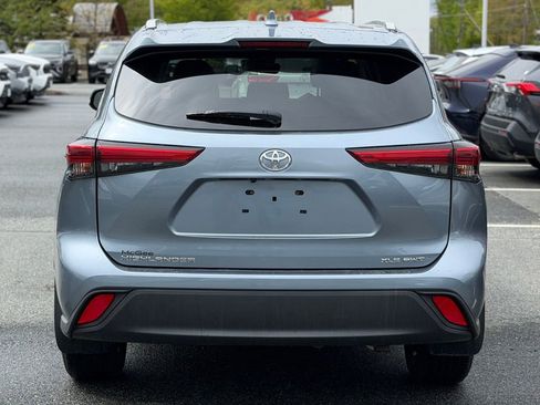 Used 2022 Toyota Highlander XLE AWD/4WD image 4