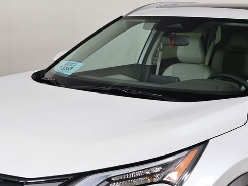 Used 2025 Nissan Rogue SV w/ SV Premium Package image 12