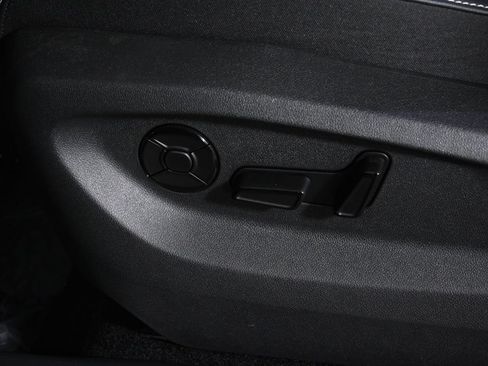 Used 2025 Volkswagen Tiguan SE R-Line AWD/4WD image 27