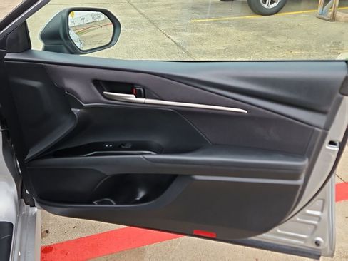 Used 2025 Toyota Camry LE image 33