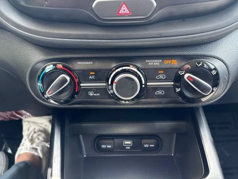 Used 2025 Kia Soul LX FWD image 34