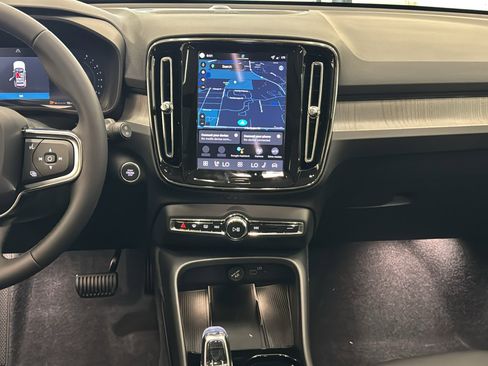 New 2026 Volvo XC40 B5 Ultra w/ Protection Package Premier AWD/4WD image 11