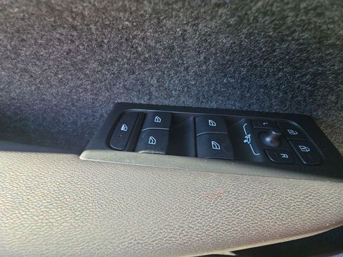 Certified 2025 Volvo XC40 B5 Plus image 38