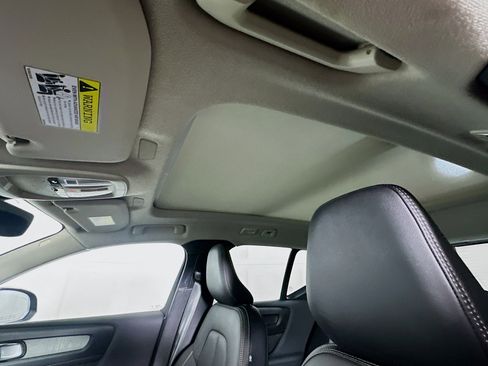 Used 2025 Volvo XC40 B5 Core image 25