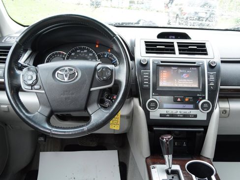 Used 2014 Toyota Camry XLE FWD image 18
