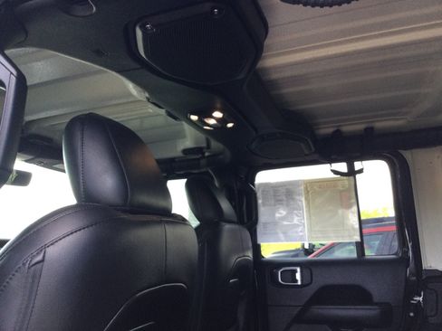 Used 2022 Jeep Wrangler Unlimited Sahara w/ LED Lighting Group AWD/4WD image 12
