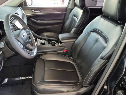 Used 2023 Jeep Grand Cherokee L Limited RWD image 22