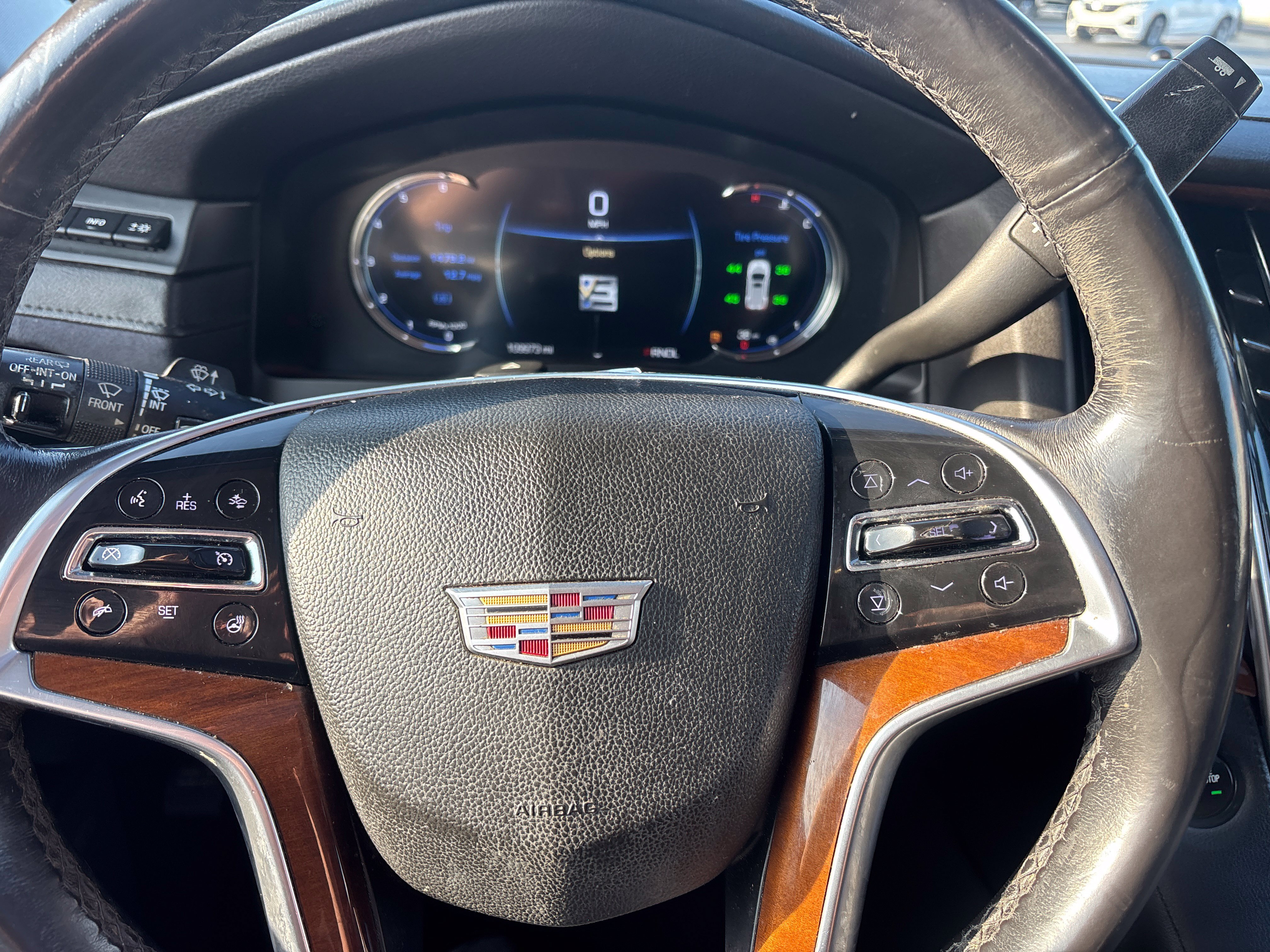 Used 2019 Cadillac Escalade ESV Luxury AWD/4WD image 17