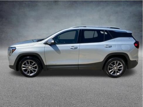 Used 2022 GMC Terrain SLT FWD image 2