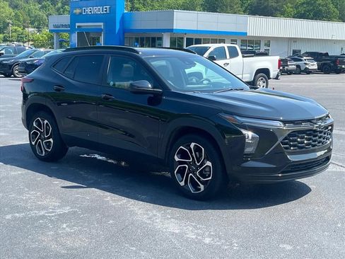 Used 2025 Chevrolet Trax RS w/ Sunroof Package FWD image 5