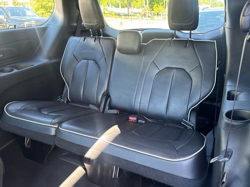 Used 2023 Chrysler Pacifica Limited w/ S Appearance Package FWD image 48