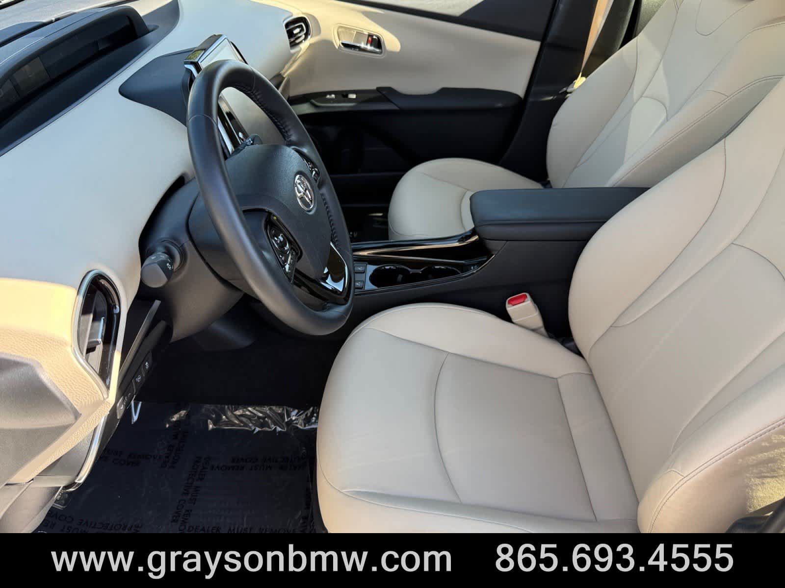 Used 2022 Toyota Prius Limited w/ Premium Convenience Package FWD image 13