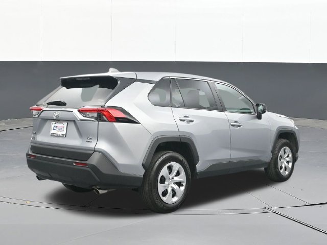Used 2025 Toyota RAV4 LE AWD/4WD image 13