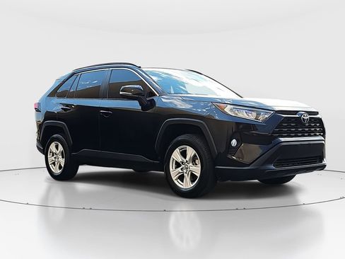 Certified 2020 Toyota RAV4 XLE AWD/4WD image 3