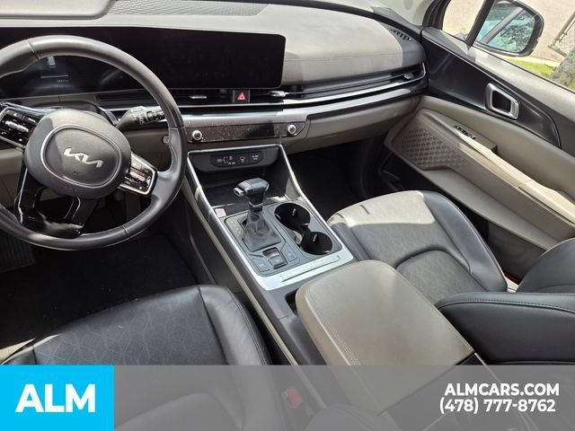 Used 2025 Kia Carnival FWD image 21