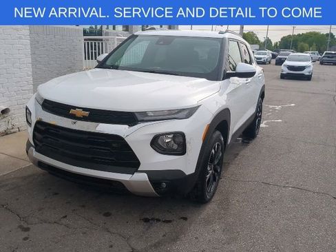 Used 2023 Chevrolet TrailBlazer LT w/ Convenience Package AWD/4WD image 1