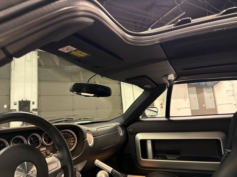 Used 2006 Ford GT RWD image 27