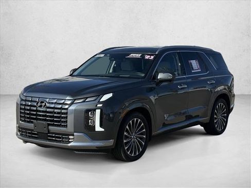 Used 2023 Hyundai Palisade Calligraphy image 1
