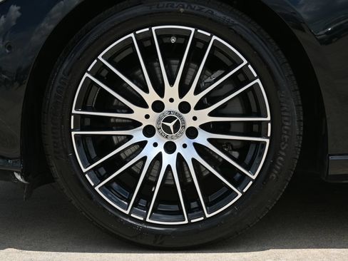 Used 2025 Mercedes-Benz C 300 Sedan image 25