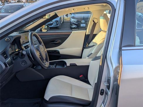 Certified 2025 Lexus ES 300h w/ Premium Package image 15