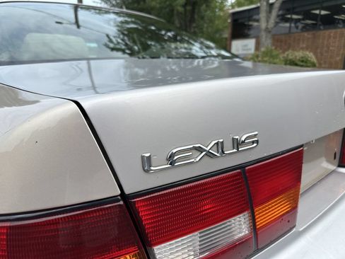 Used 1997 Lexus ES 330 FWD image 9