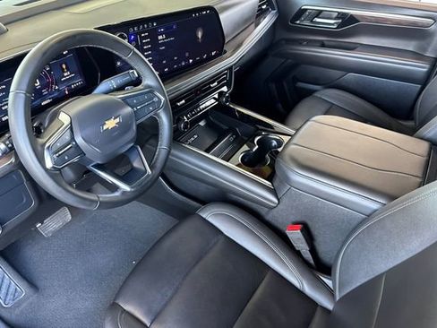 Used 2025 Chevrolet Suburban LT AWD/4WD image 10