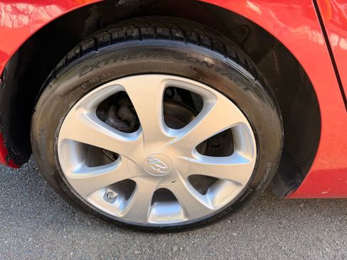 Used 2012 Hyundai Elantra Limited w/ Technology Pkg 5 image 7