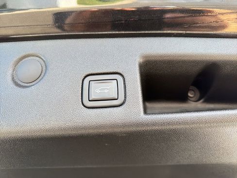 Certified 2022 Chevrolet Equinox RS w/ Infotainment Package FWD image 13
