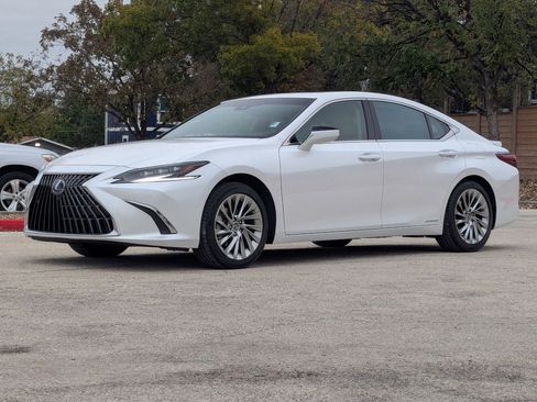 Used 2022 Lexus ES 300h Ultra Luxury image 8