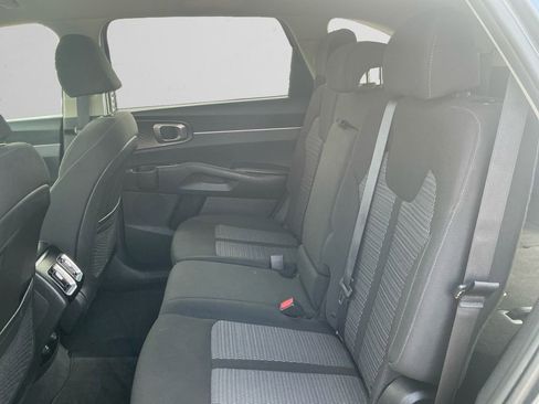 Used 2023 Kia Sorento LX FWD image 13