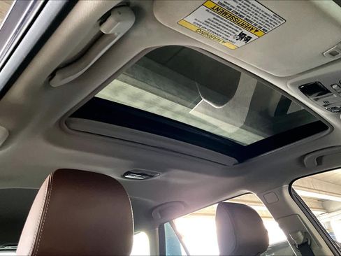 Used 2018 Subaru Outback 3.6R Touring AWD/4WD image 25